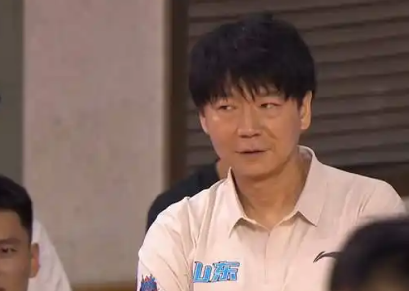九游体育-不敌山东更衣室！邱彪大喊不满关键时刻投篮，寄语球员玩命练！